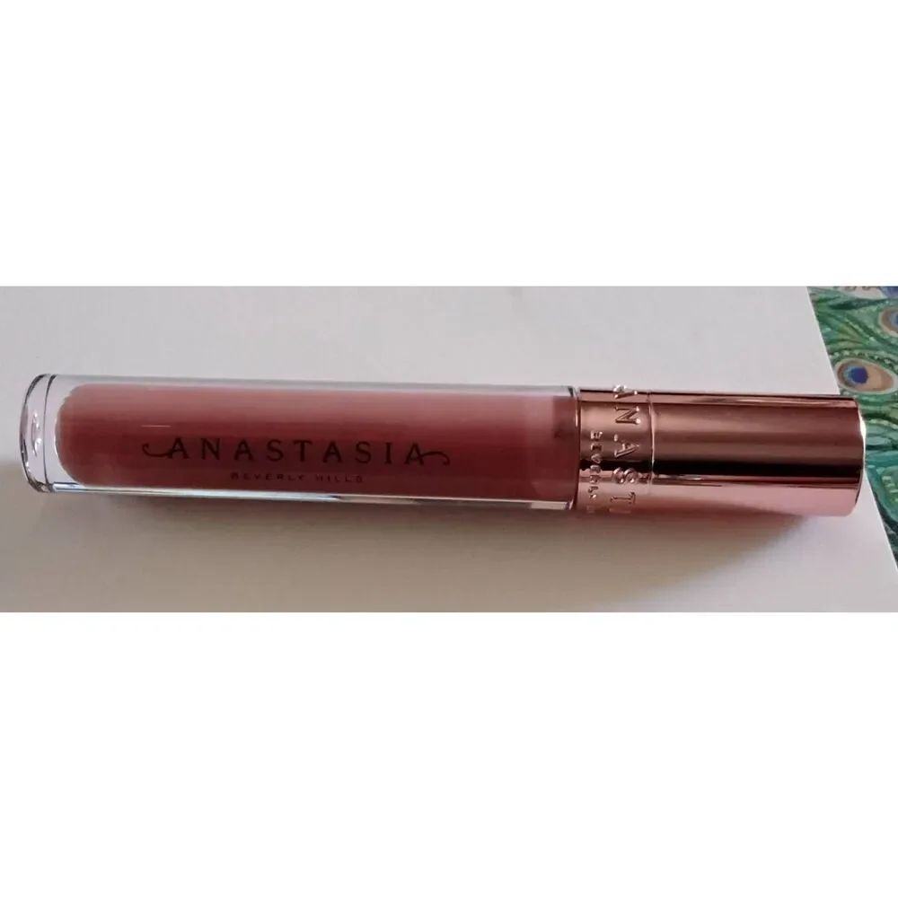 New~ANASTASIA BEVERLY HILLS Luminous Universal Lip Gloss in Deep Taupe